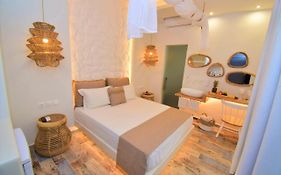 Naxos Petite Studios